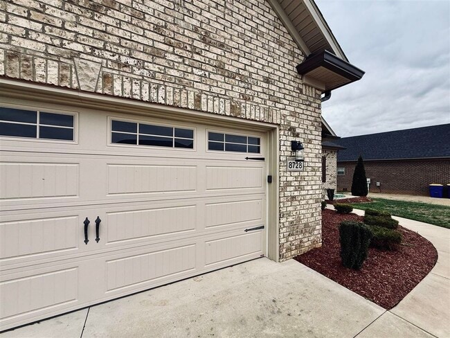 Building Photo - 8728 Stuart Farm Ave