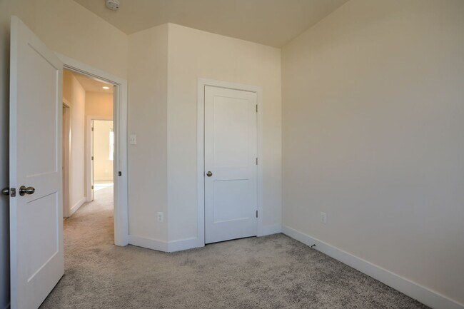 Building Photo - 1 Taube Ct