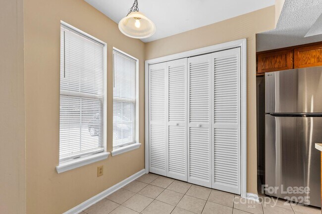 Building Photo - 2952 Iron Gate Ln