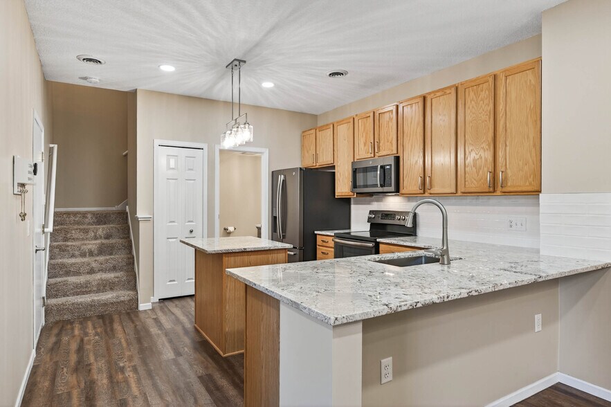 Main Level - Breakfast Bar Area - 18217 69th Pl N