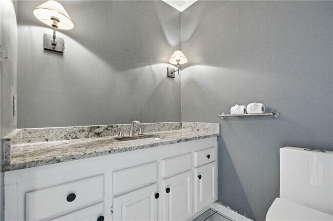 Building Photo - 2501 Birchwood Ct