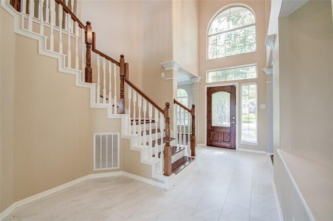 Building Photo - 10906 Castle Peak Dr