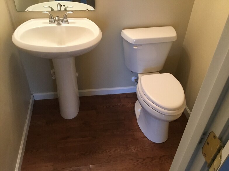 Building Photo - 7648 Harwood Ct