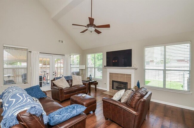 Building Photo - 3654 Royal Royce Dr