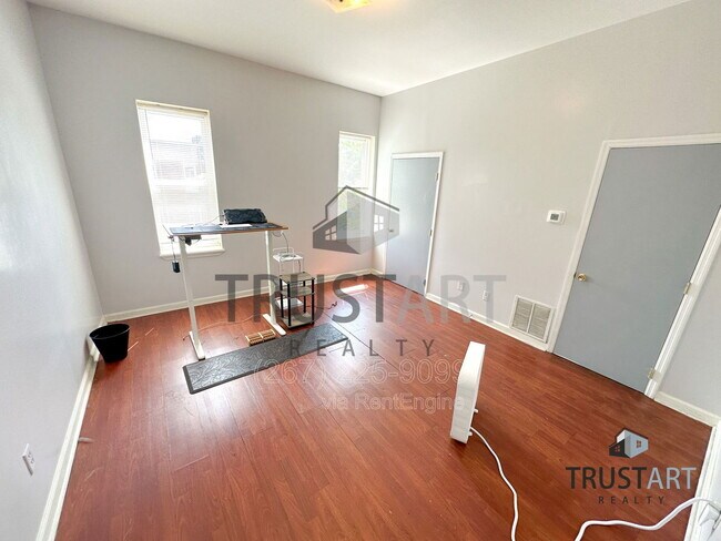 Building Photo - 2254 N Park Ave