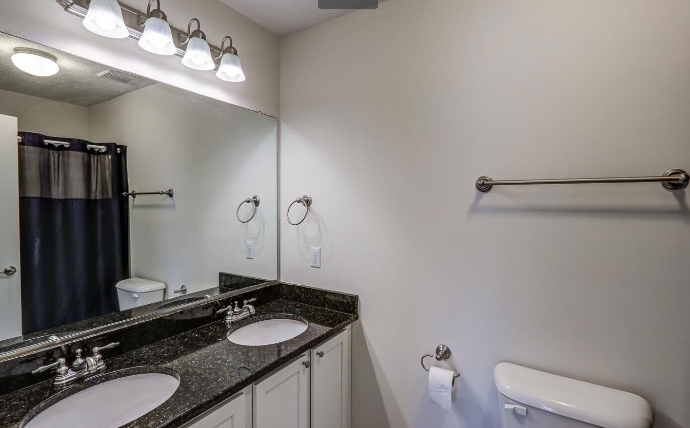 Building Photo - 27 Gloucester Dr