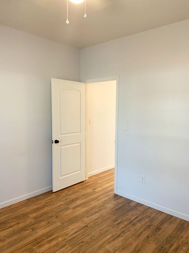 Building Photo - Beautifully Renovated and Move in Ready!
