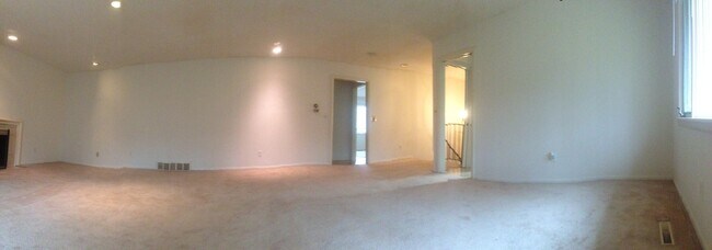 Building Photo - 5218 Malibu Dr