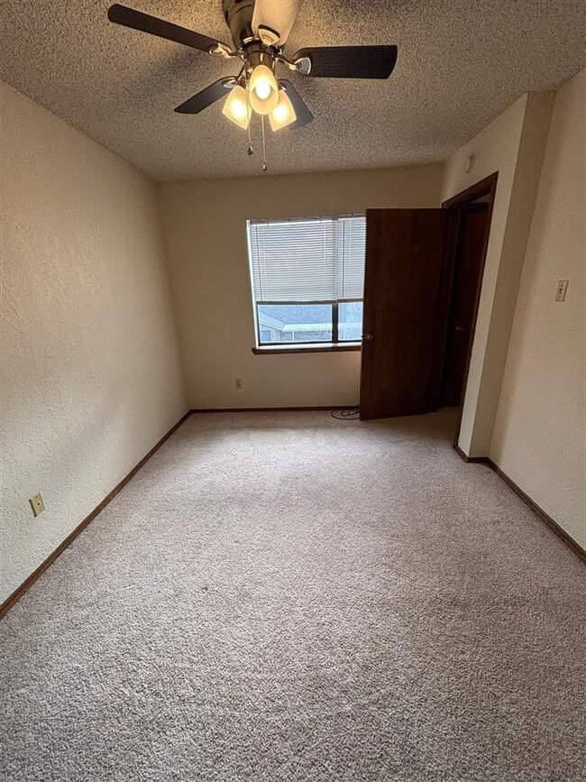 Building Photo - 901 NE Tortoise Dr