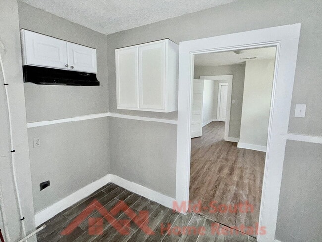 Building Photo - 2263 Hunter Ave