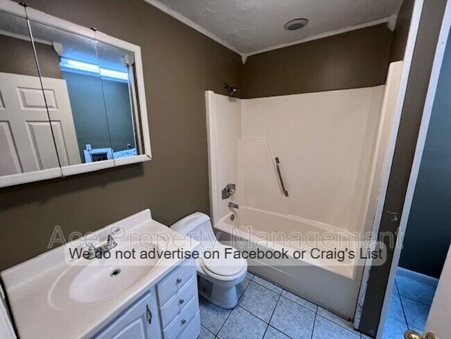 Building Photo - 1543 Bingham Dr
