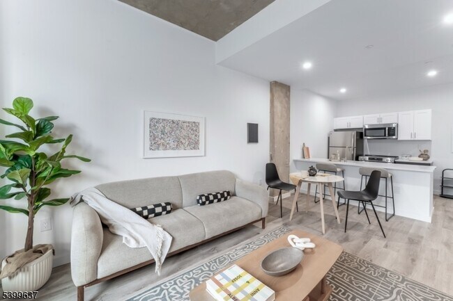 Primary Photo - 10 Commerce Ct