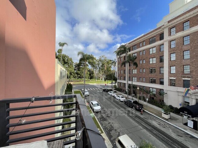 Building Photo - 3211 Fifth Avenue