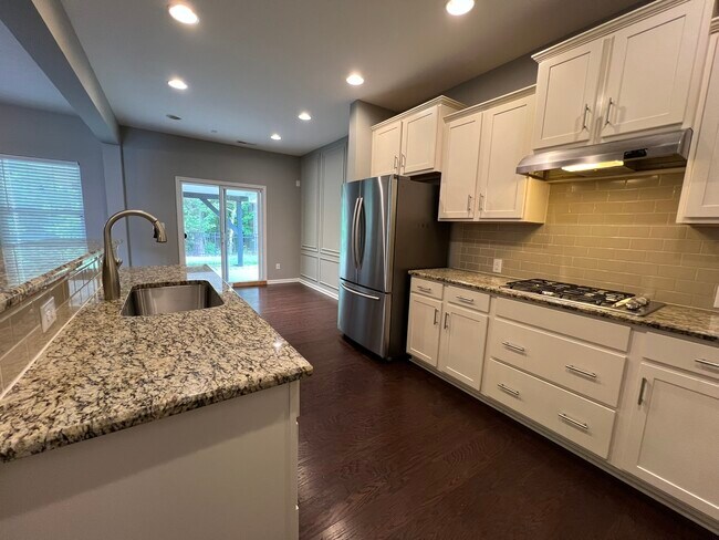 Building Photo - 2198 Laurens Dr