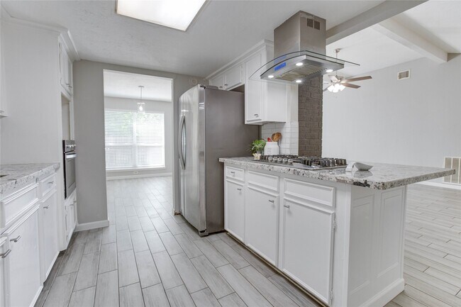 Building Photo - 128 N Deerfoot Cir
