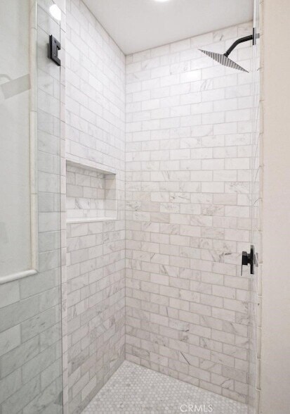 Building Photo - 446 W 40th St