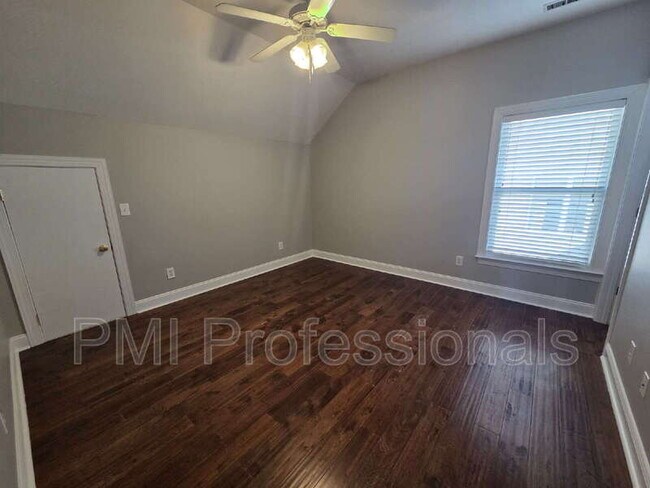 Building Photo - 315 Shadow Creek Dr