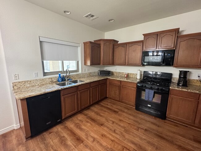 Building Photo - 1511 E Joseph Way