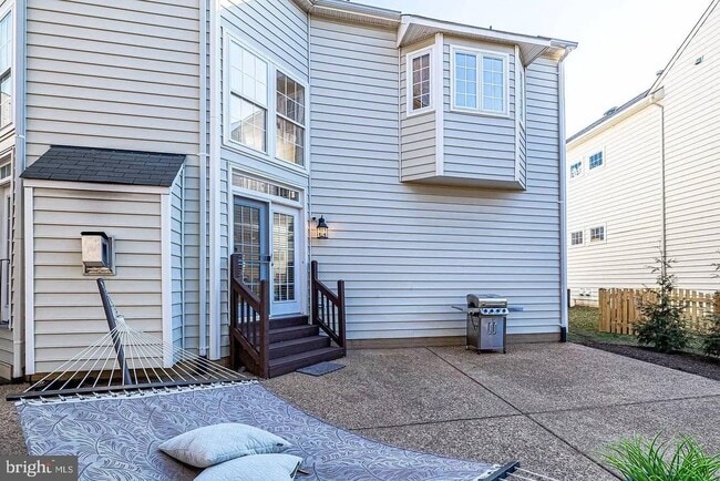 Building Photo - 40440 Milford Dr