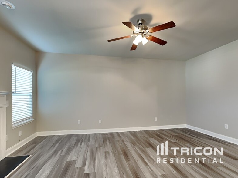 Building Photo - 204 Leland Ln