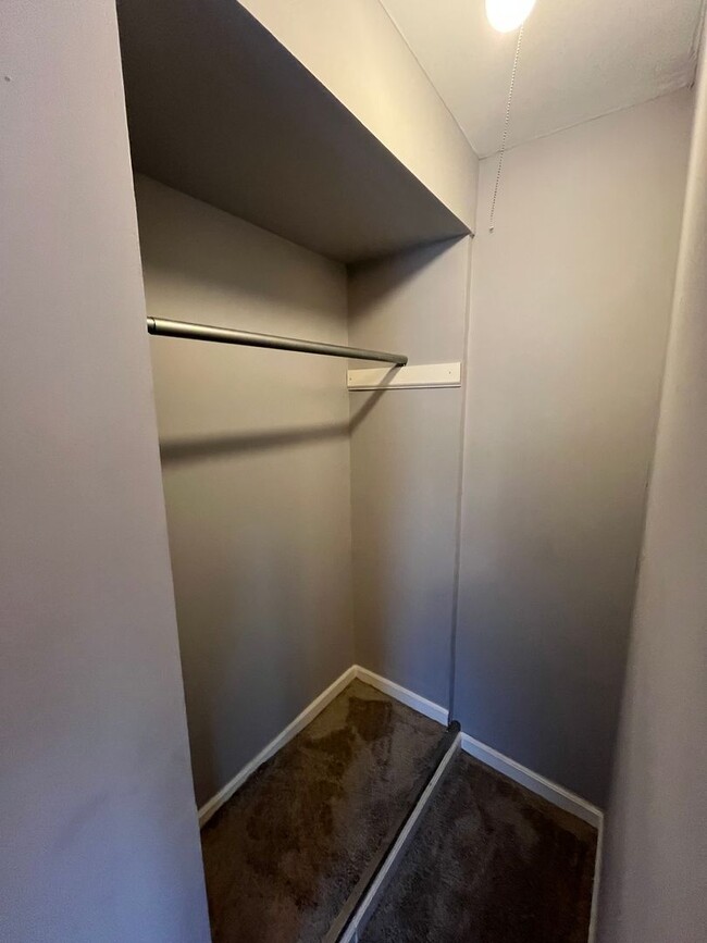 Building Photo - Three Bed, Two Bath with 2 Car Garage in N...