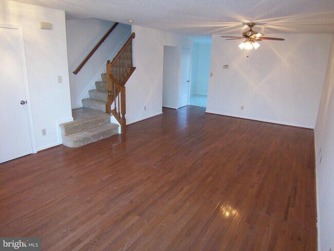 Primary Photo - 1336 Foxglove Square
