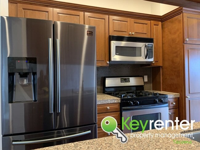 Building Photo - Luxury View Home in Gas Lamp Terrace, near...