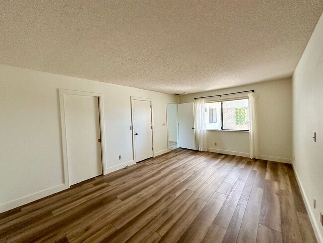 Building Photo - Sweeping Views of Yakima Valley