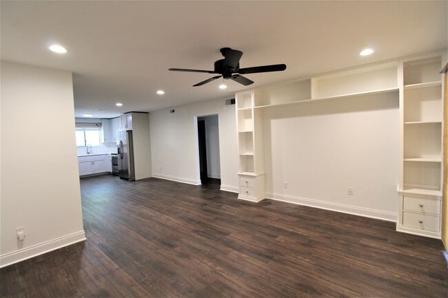 Building Photo - 2 Bedroom Condo In South Park!