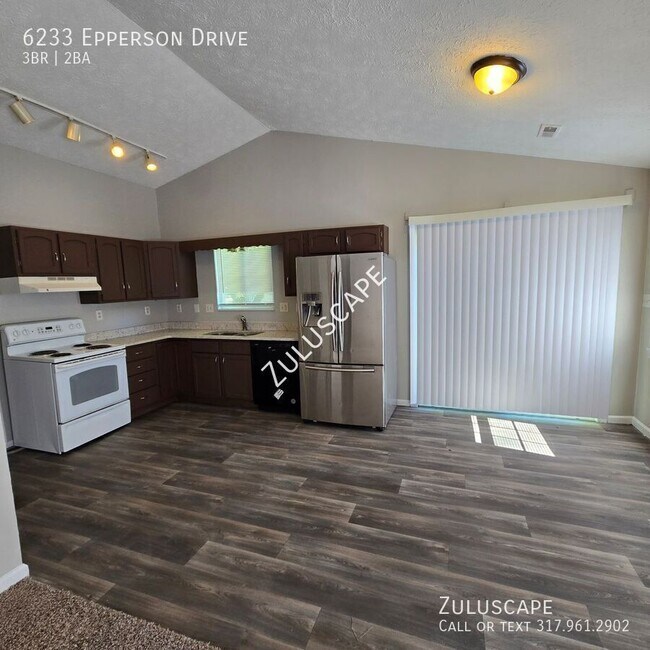 Building Photo - Updated home in Decatur Township