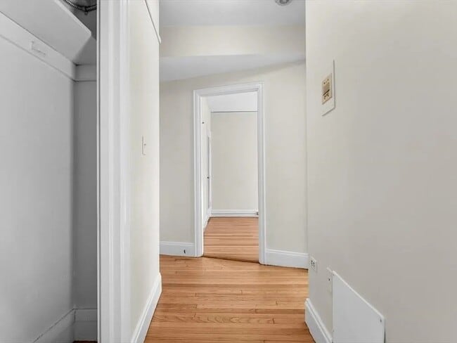 Building Photo - 988 Memorial Dr