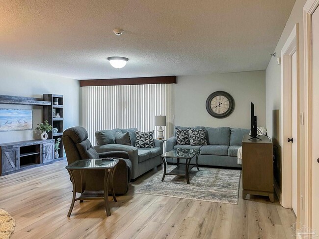 Building Photo - 106 Port Royal Way