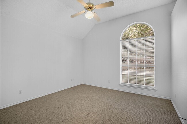 Building Photo - 3040 Flamingo Cir