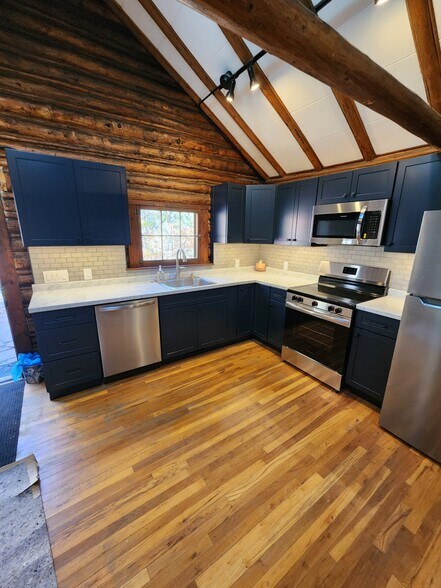 Kitchen - 20650 Seminole Rd