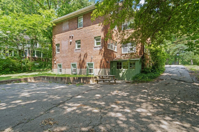 Building Photo - 303 S Glenwood Ave