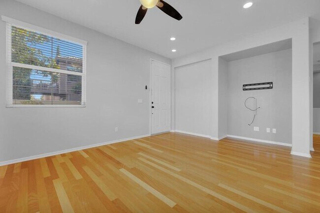 Building Photo - 1423 Caminito Garibay