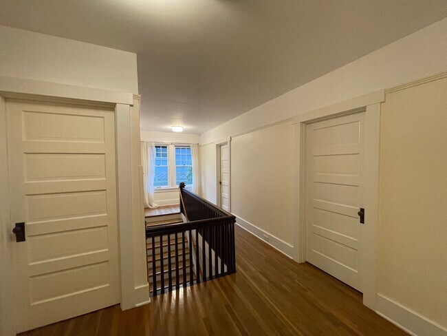 Building Photo - Elegant 4BR 2.5Bath Home with Fenced Yard & Garage Across from Seattle Prep**one month FREE rent**