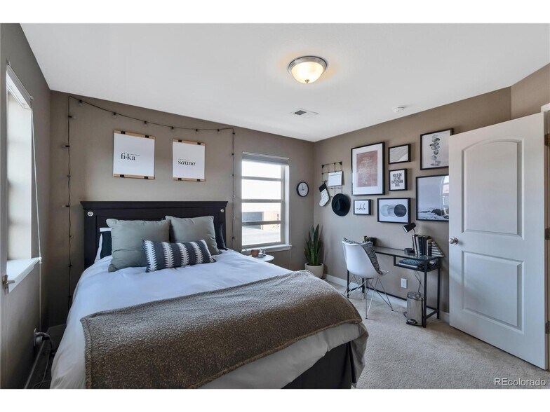 Building Photo - 513 S Vance Ct