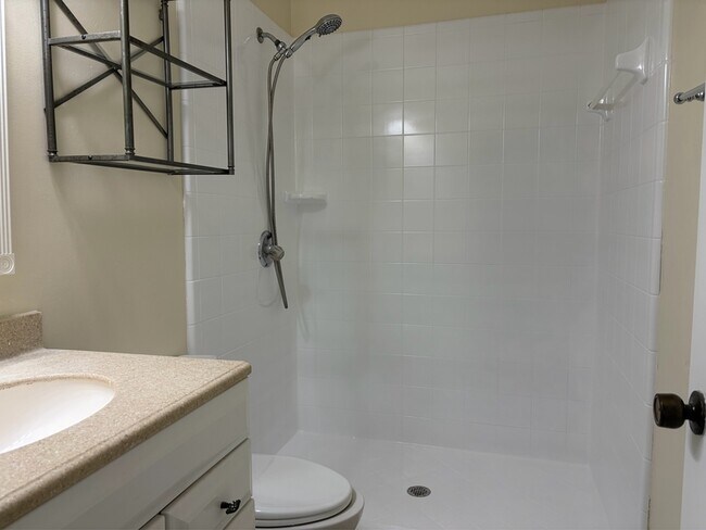 Building Photo - 807 Timbers Ct