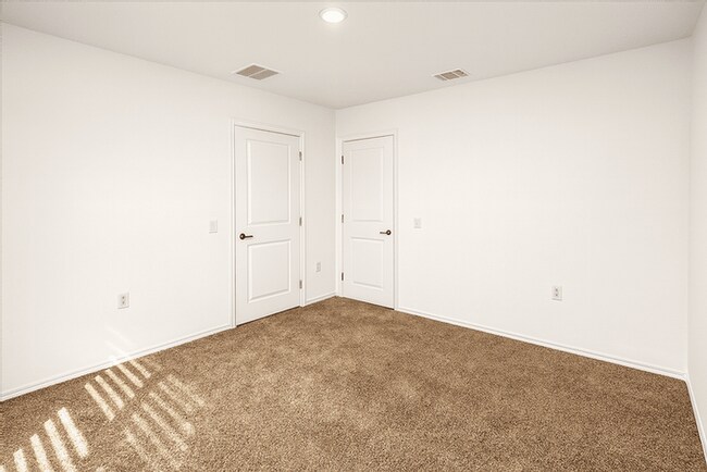 Building Photo - 514 Primrose Ln