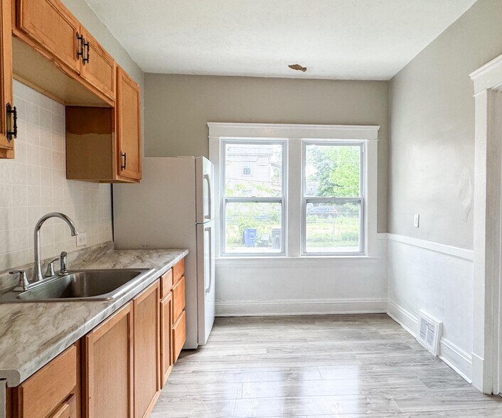 Building Photo - 2778 E 120th St