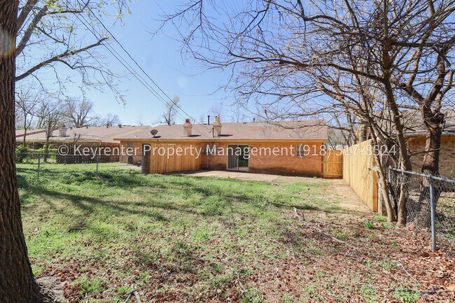 Building Photo - 6125 S Troost Ave