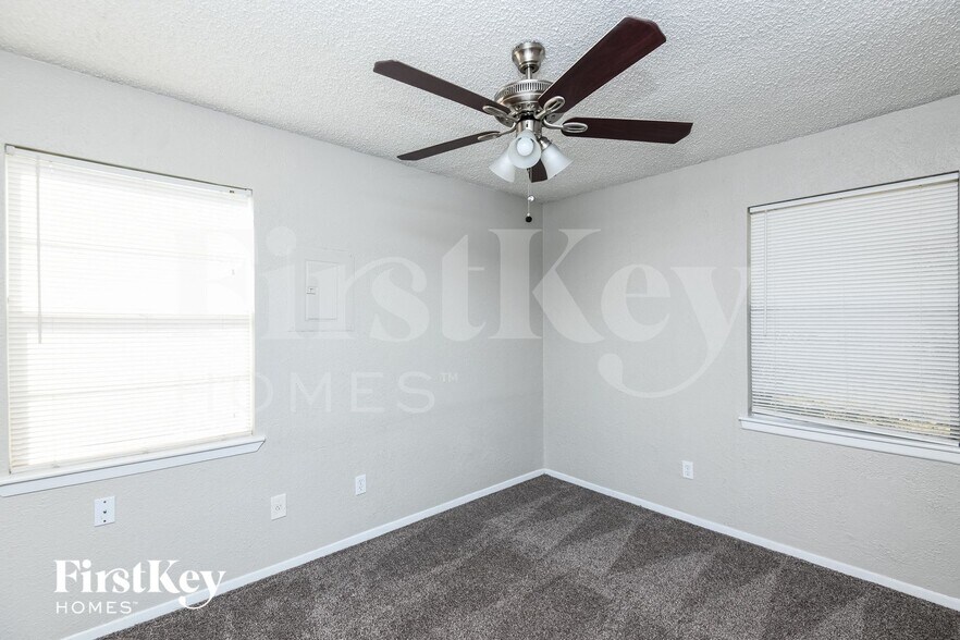 Building Photo - 308 Bluebonnet St