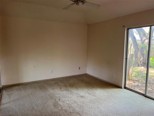 Building Photo - 9618 Oldenburg Ln