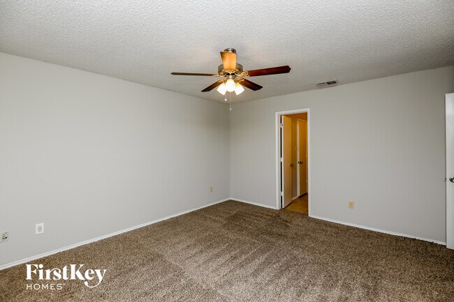 Building Photo - 10913 Ives St