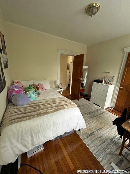 Building Photo - 360 Riverway