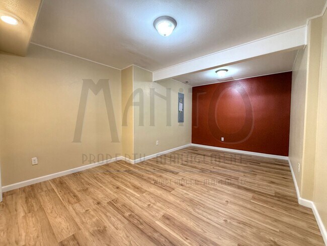 Building Photo - **MOVE IN SPECIAL** Spacious Eagle Ridge Home