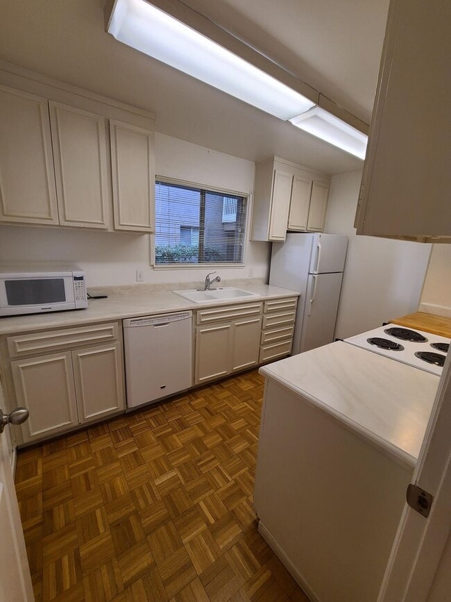Building Photo - One Bedroom Unit in Sharon Park Neighborho...