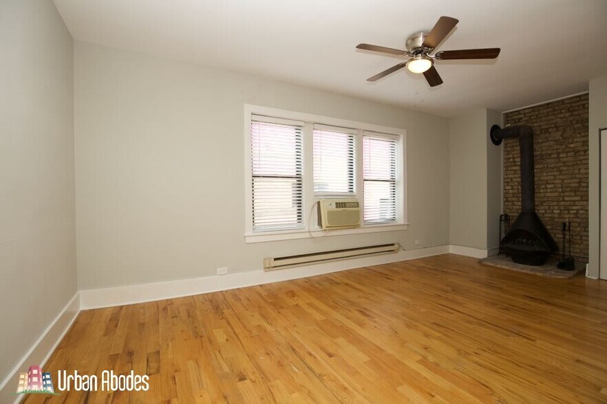 Building Photo - 3713 N Pine Grove Ave