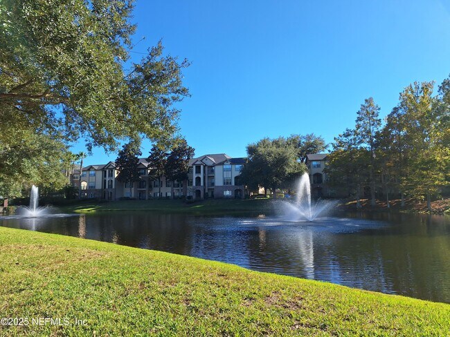 Building Photo - 7800 Point Meadows Dr